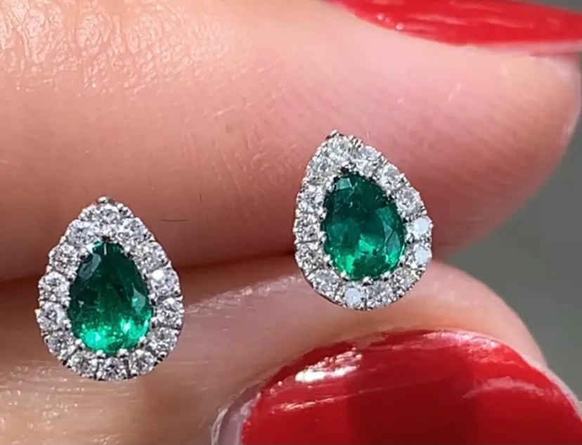 0.72carat Pear Shape Green Emerald Diamond Stud Earrings