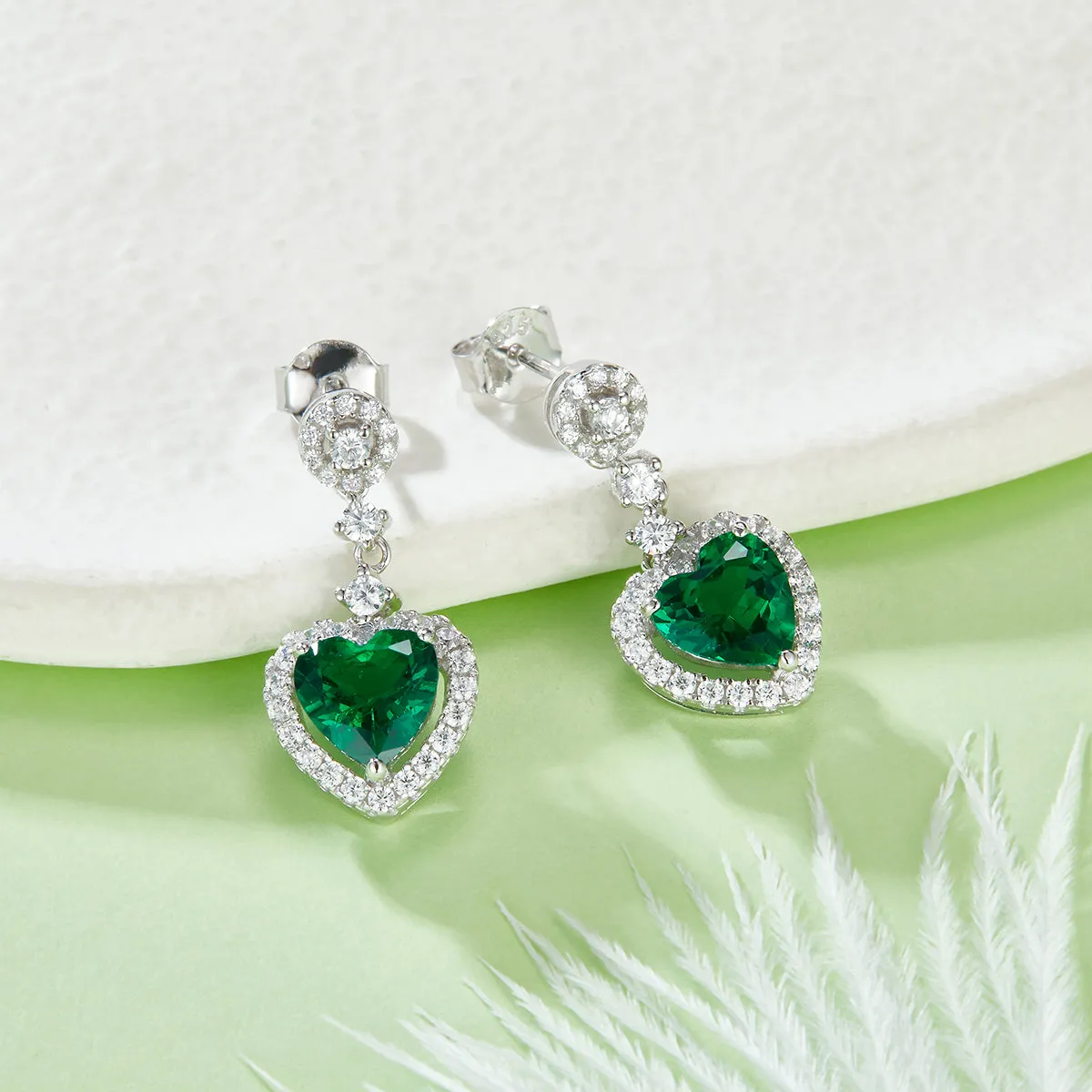 1.38 Carat Heart-Shaped Lab-Created Emerald Halo Drop Earrings in S925 Silver-Plated Platinum