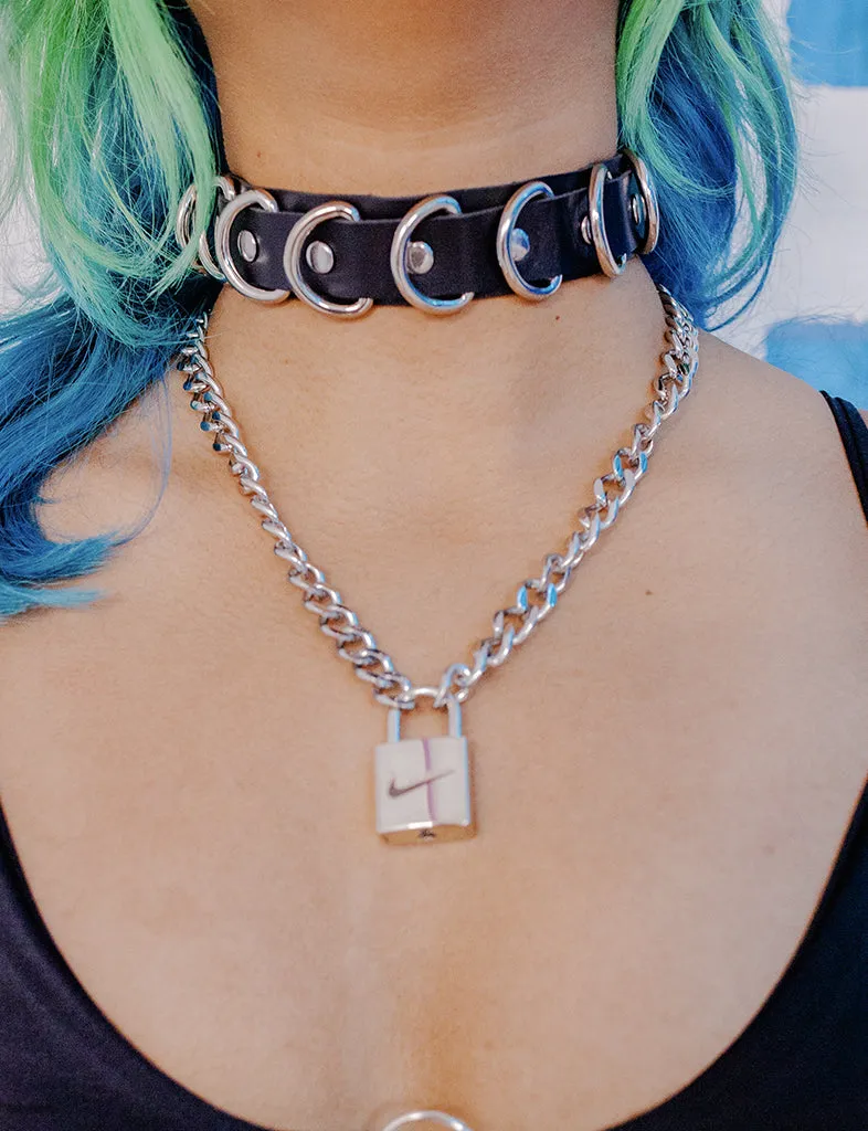 BREATHLESS CHOKER