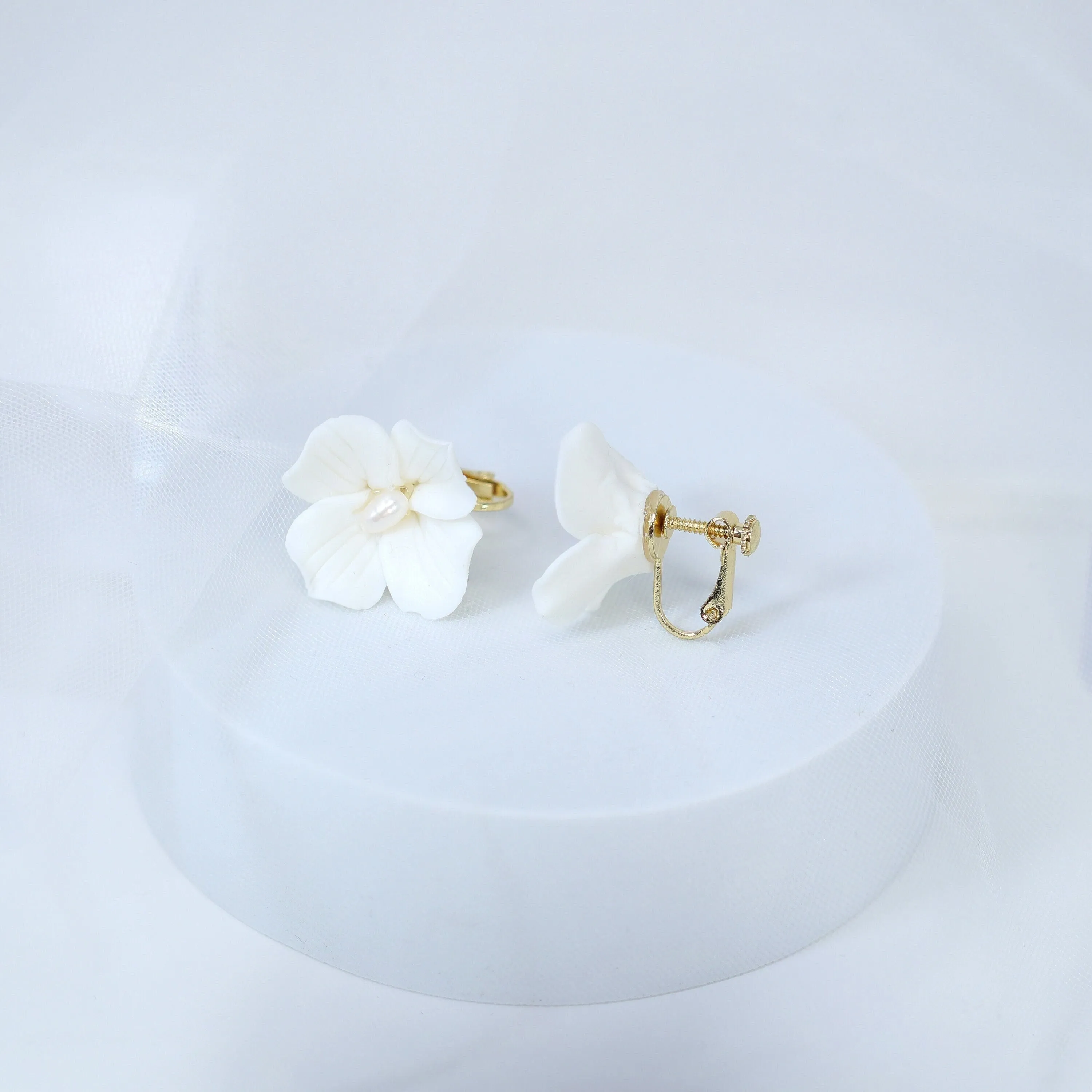 Clip on Ceramic White Flower Natural Pearl Stud Earrings, White Flower Bridal Earrings, Pearl Statement Earrings