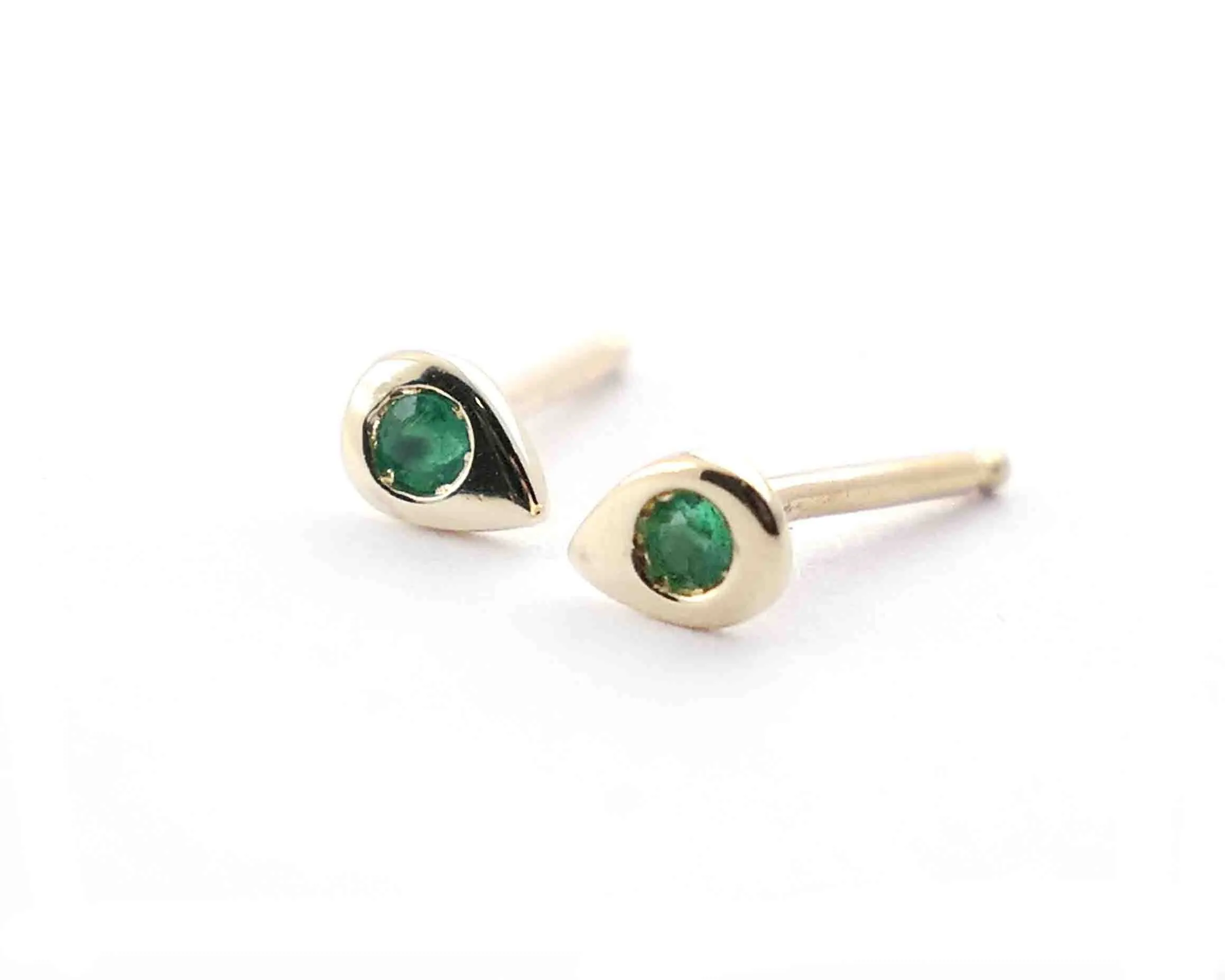 Emerald 14k Yellow Gold Teardrop Stud Earrings