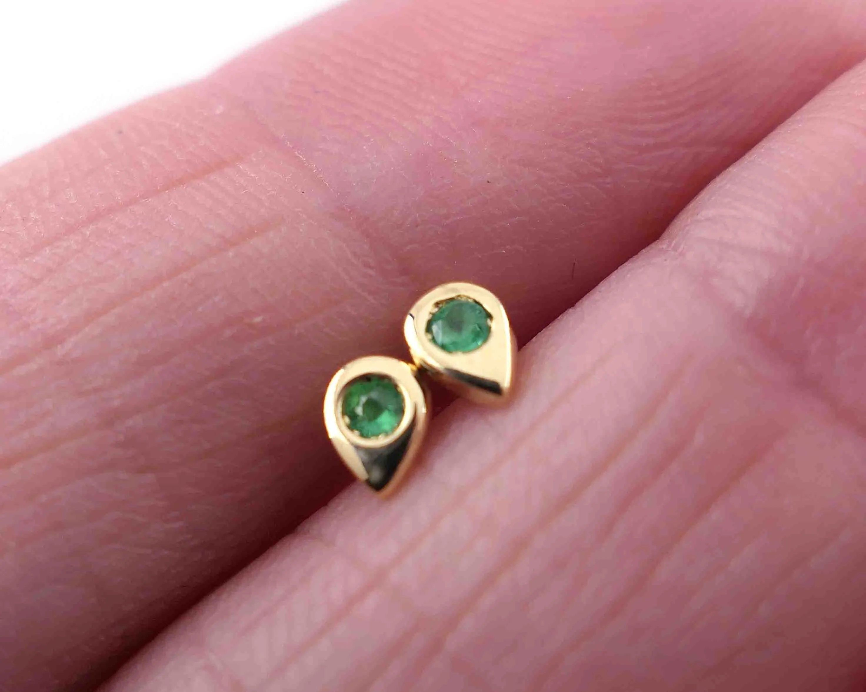 Emerald 14k Yellow Gold Teardrop Stud Earrings