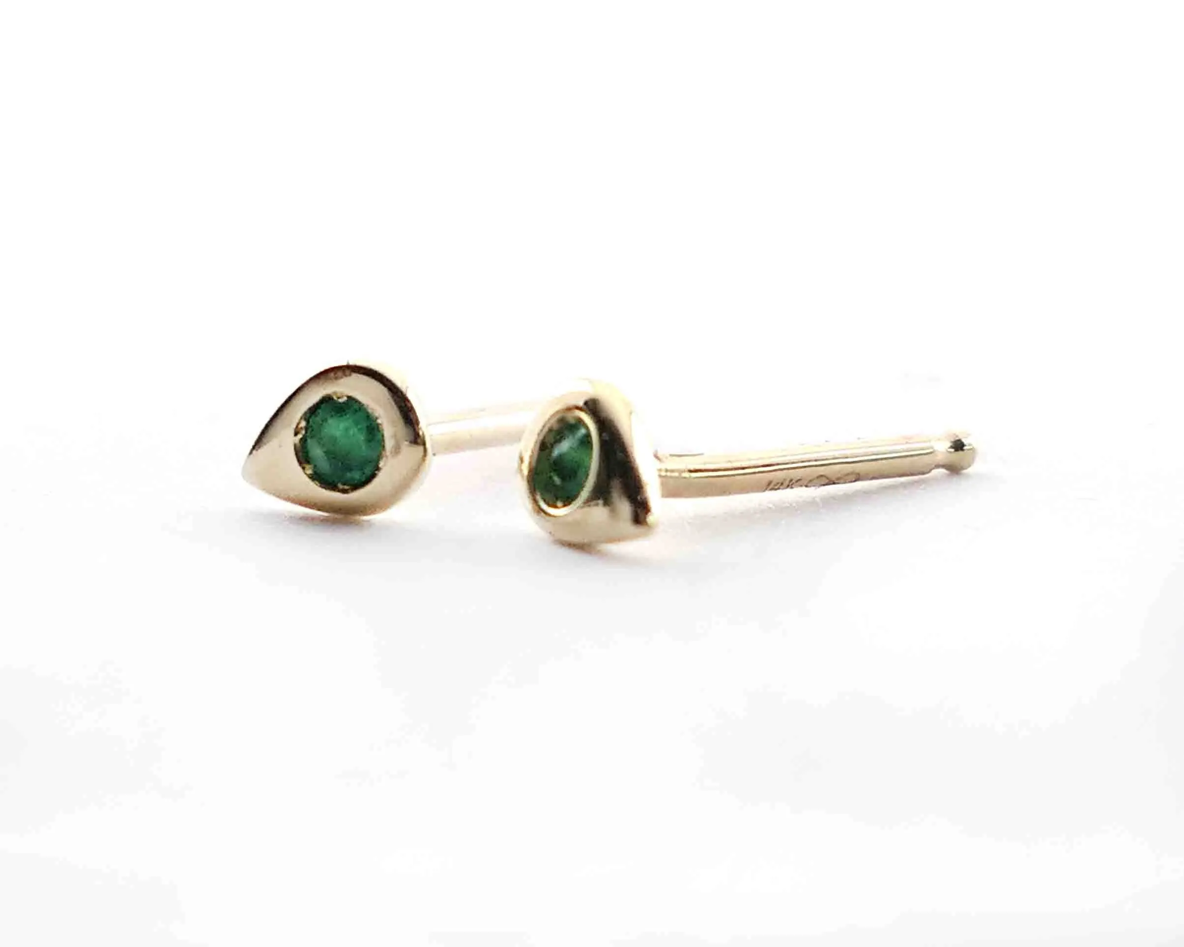 Emerald 14k Yellow Gold Teardrop Stud Earrings