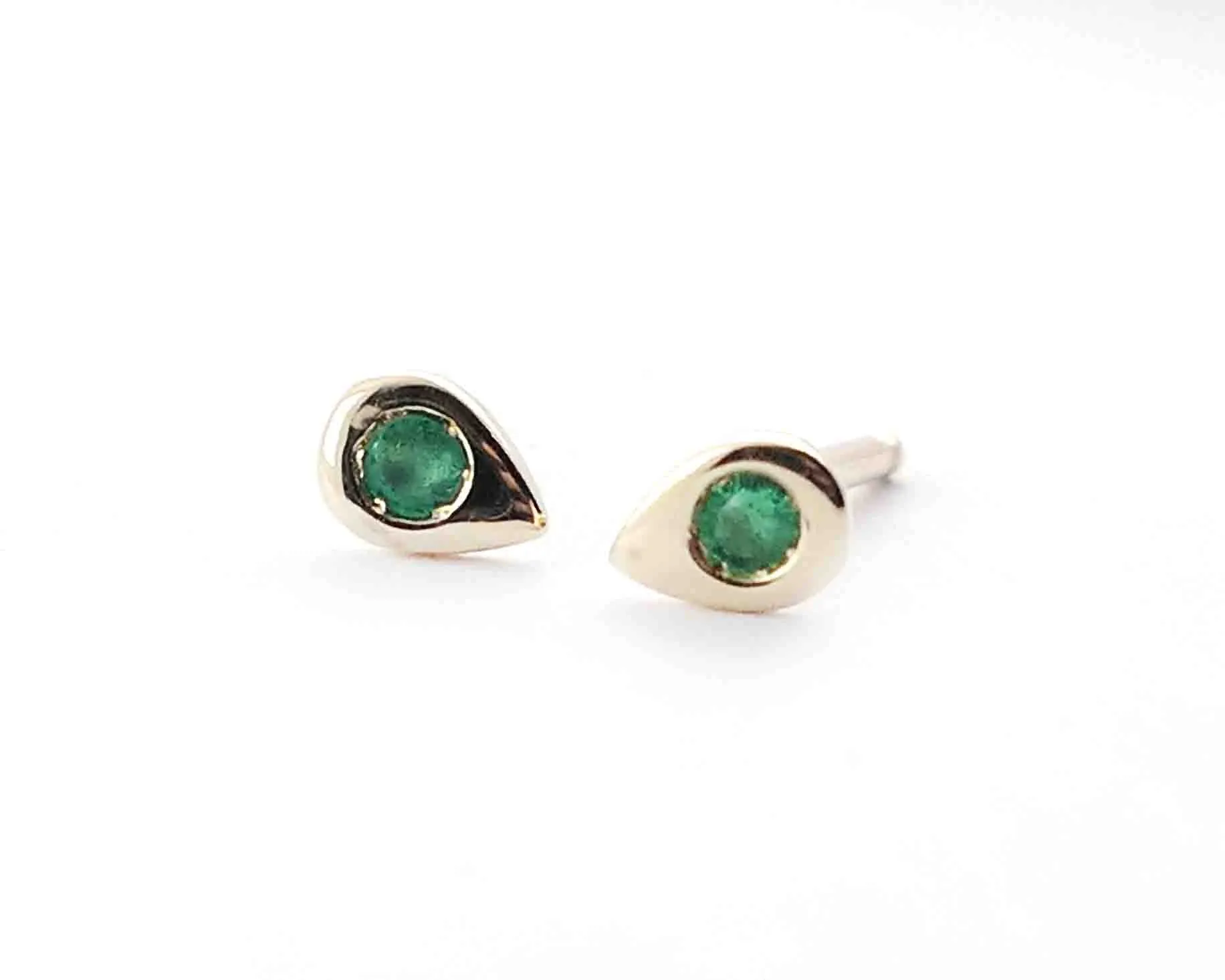 Emerald 14k Yellow Gold Teardrop Stud Earrings