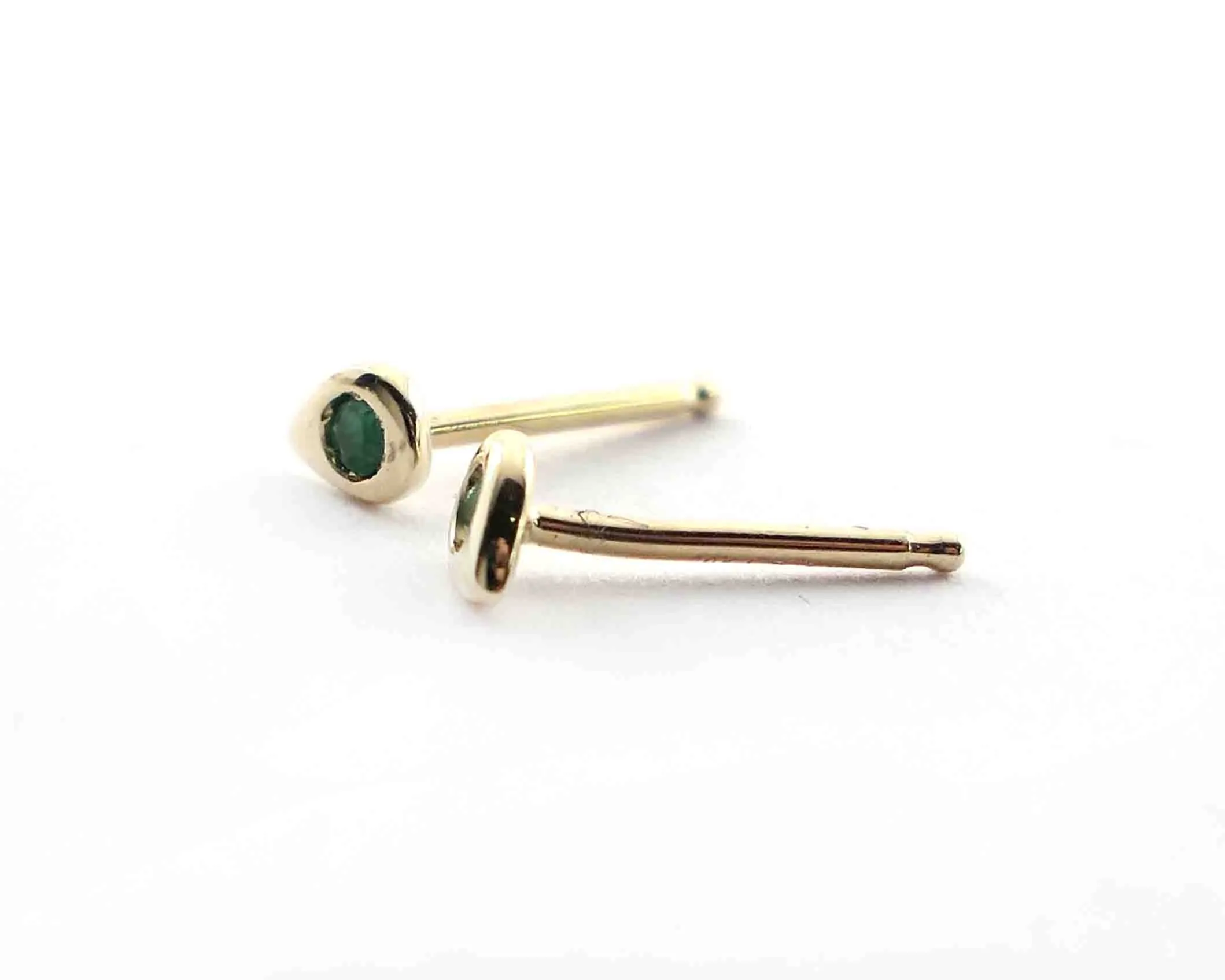 Emerald 14k Yellow Gold Teardrop Stud Earrings