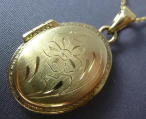 ESTATE 14KT YELLOW GOLD 3D FILIGREE FLOWER OVAL LOCKET PENDANT