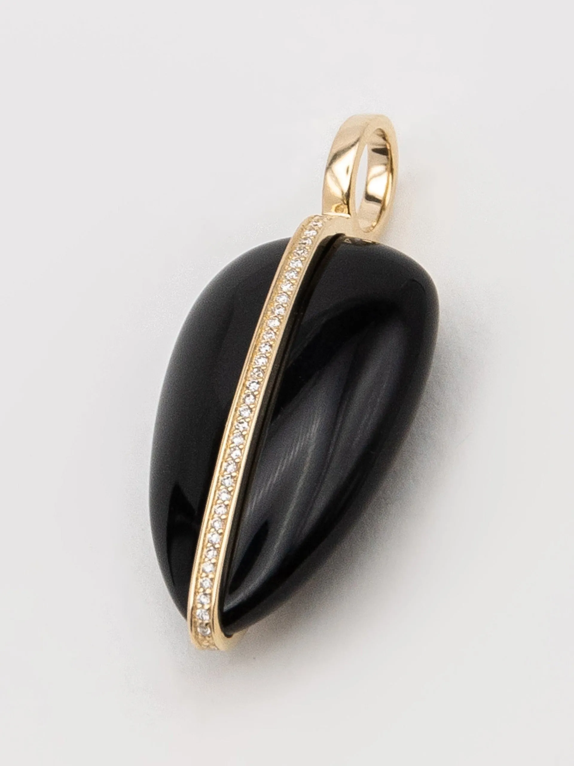 Large black onyx diamond pebble pendant | 14K