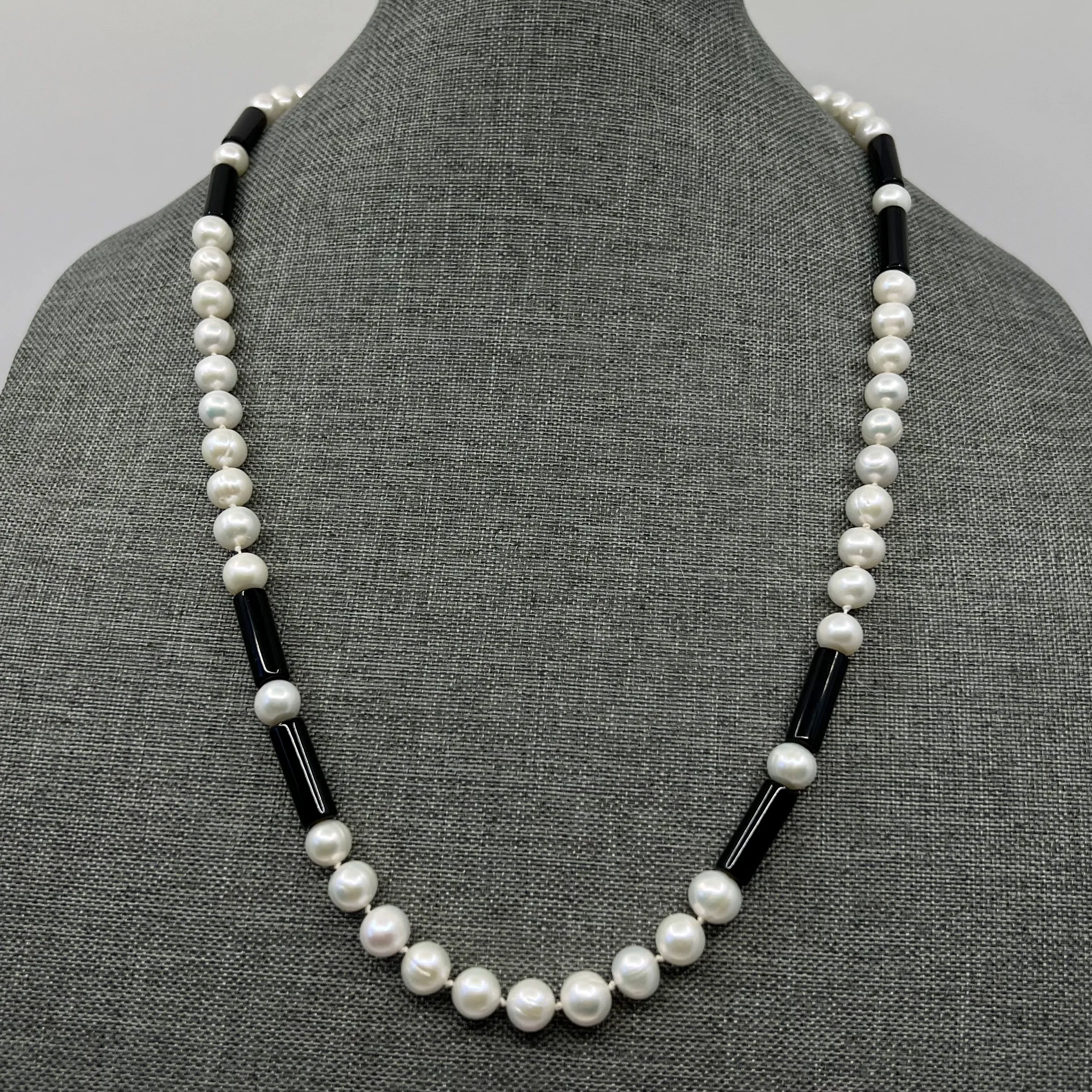 Sterling Silver cultured pearl & onyx necklace