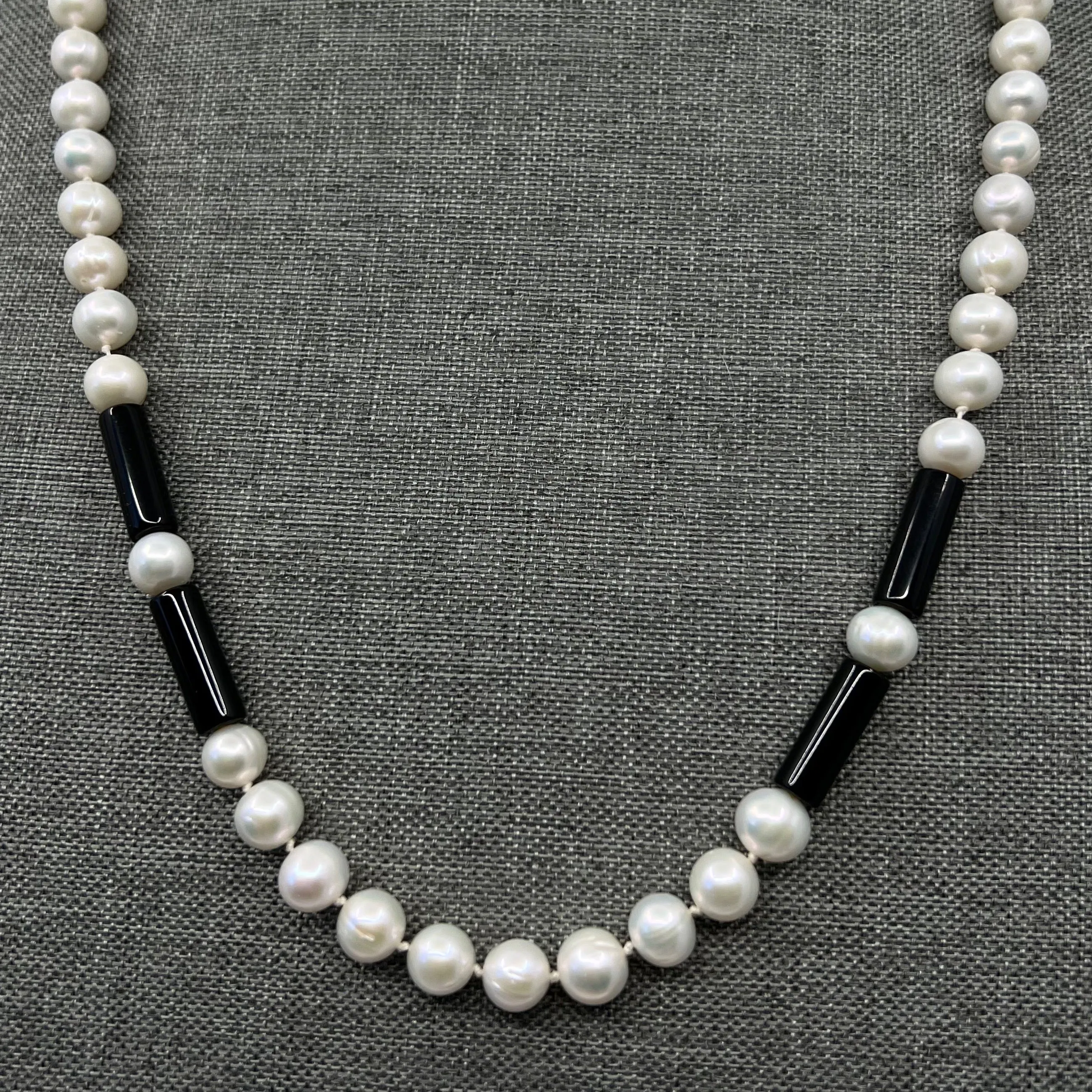 Sterling Silver cultured pearl & onyx necklace