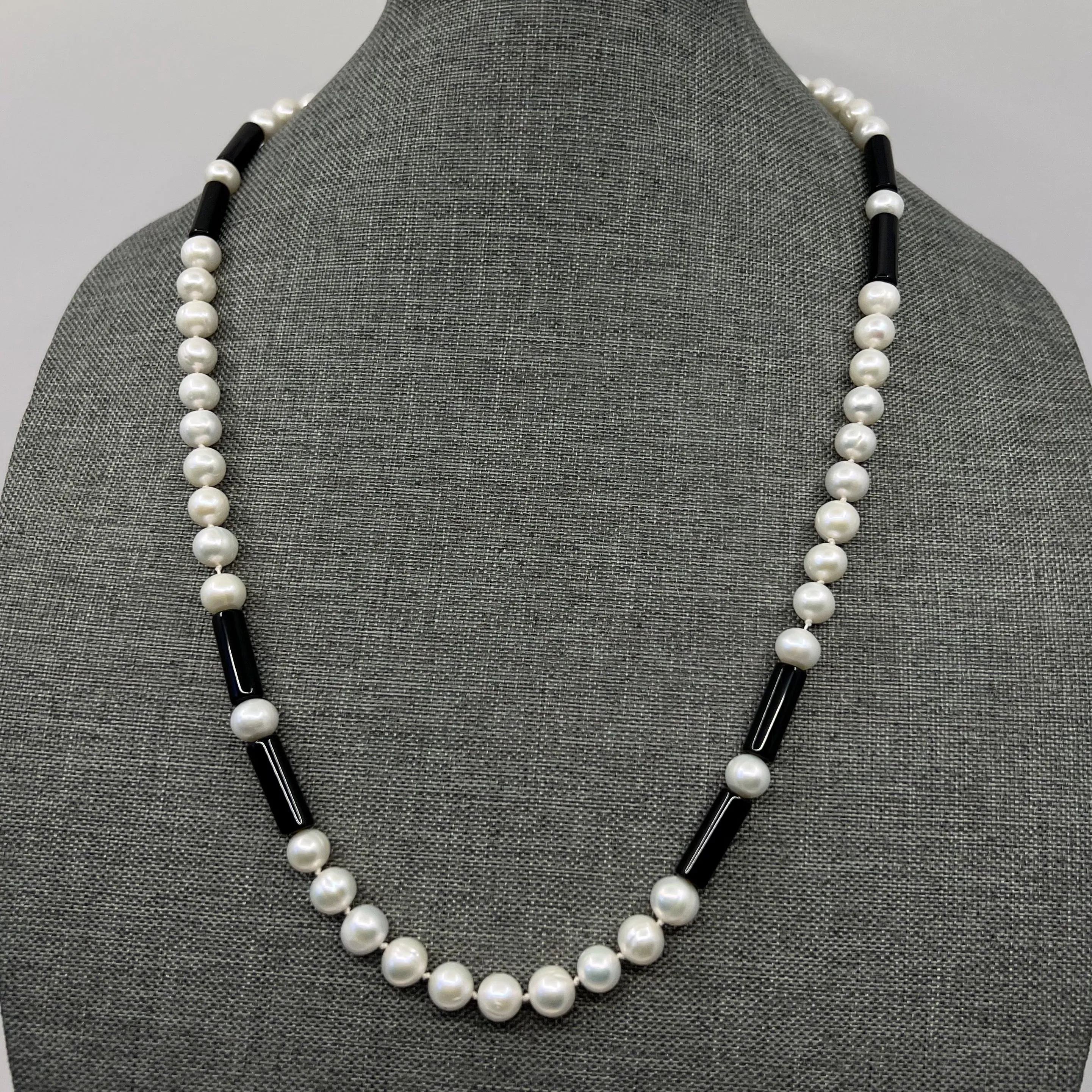 Sterling Silver cultured pearl & onyx necklace