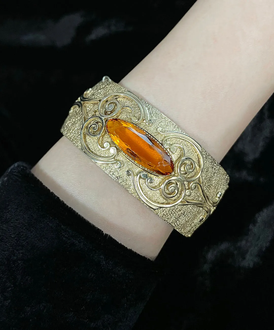 【USA輸入】ヴィンテージ WHITING & DAVIS トパーズ ガラス バングル/Vintage WHITING & DAVIS Topaz Glass Bangle