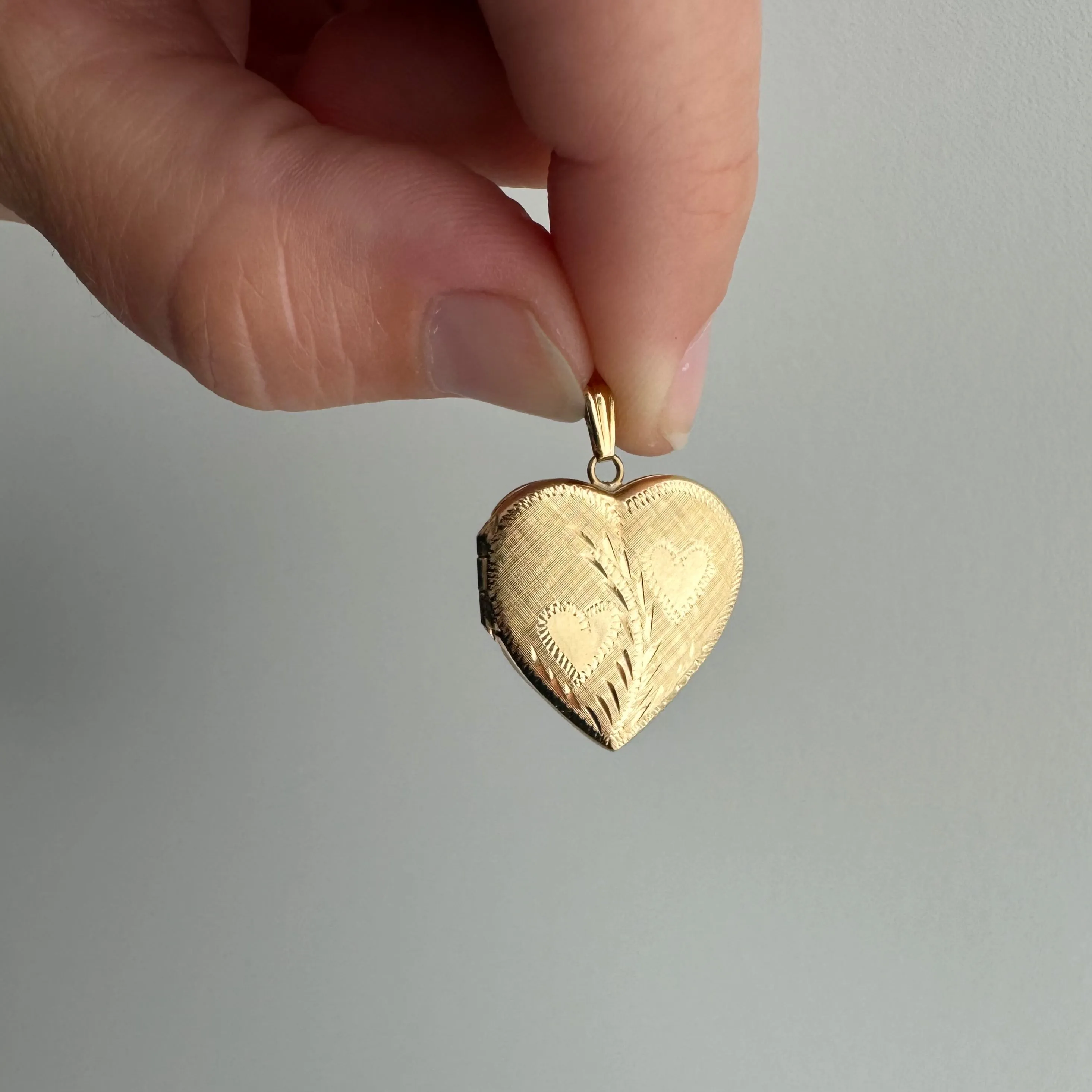 V I N T A G E // you're loved / 14k sweetheart style heart locket / a pendant