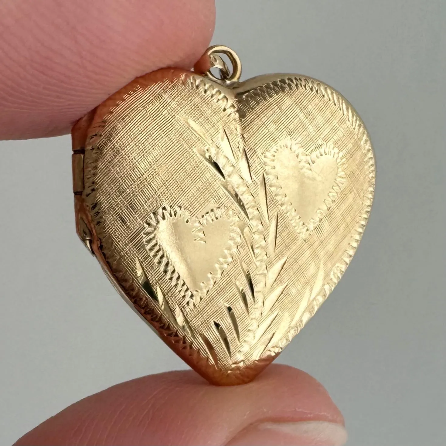 V I N T A G E // you're loved / 14k sweetheart style heart locket / a pendant