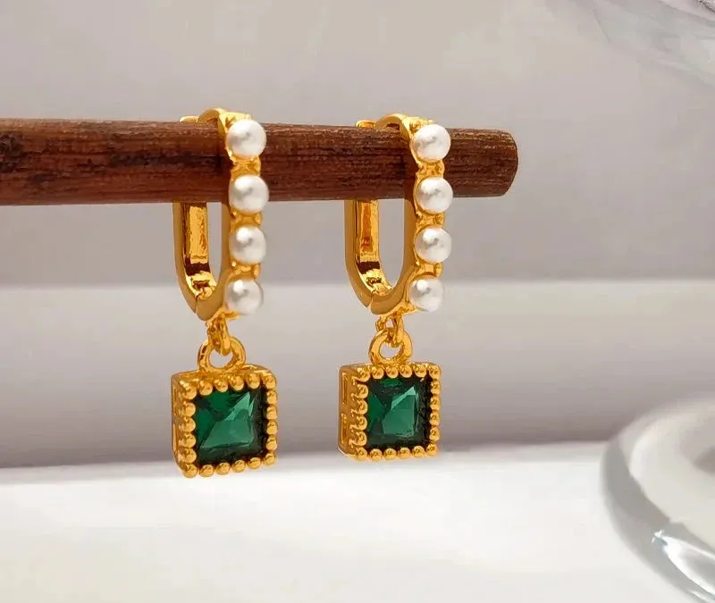 VAIGE Elegant Emerald Green Pearl-Accented Square Earrings